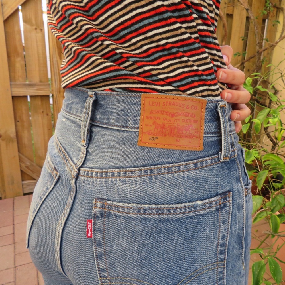 NWT Levi’s 501 Original Cropped and Distressed - Picture 4 of 8